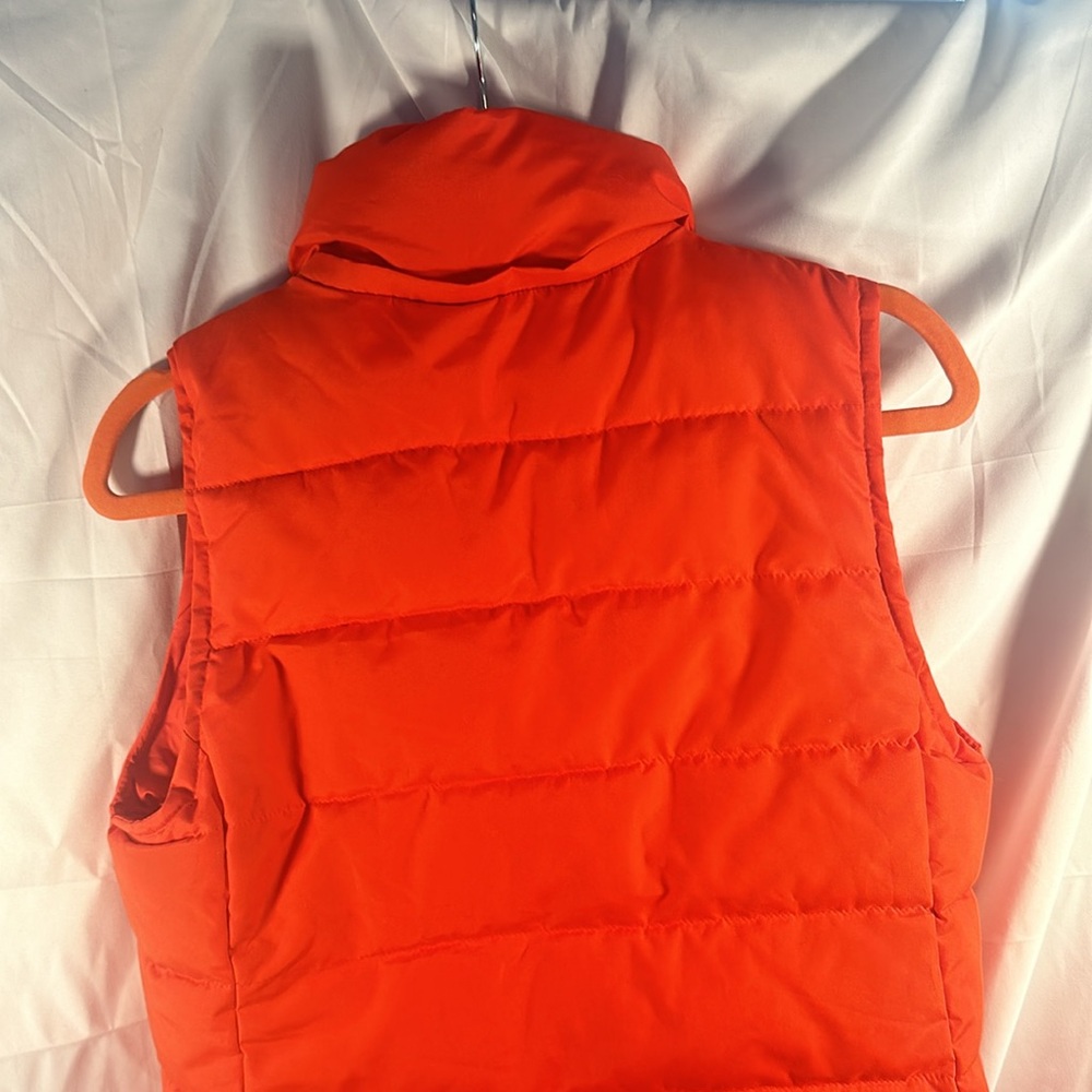 OLD NAVY Red Puffer Vest Size Medium - Picture 6 of 11